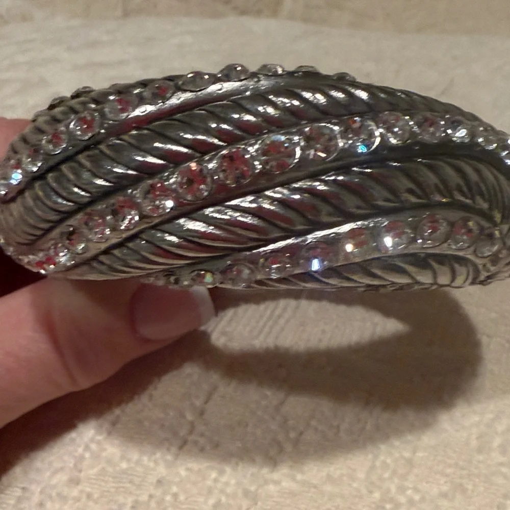 Cache stylish silver